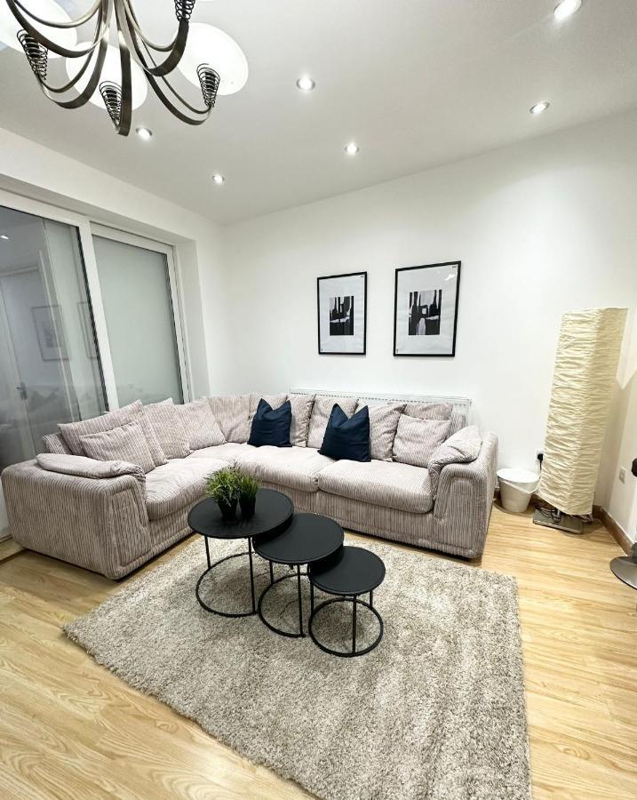 Relaxing Room In Spacious House London Exterior foto