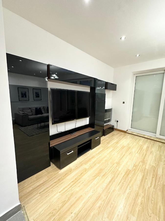 Relaxing Room In Spacious House London Exterior foto